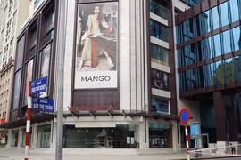 Phong tỏa tạm thời khu vực Vincom Bà Triệu do 1 nhân viên bảo vệ nghi nhiễm Covid - 19