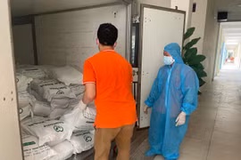 Khẩn trương cung ứng hàng hóa, lương thực cho người dân trong vùng phong tỏa tại quận Đống Đa