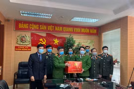 Lãnh đạo Bộ Công an kiểm tra, chúc Tết Công an quận Đống Đa