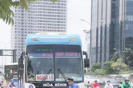 Xe khách 'nhồi nhét' quá 18 người bị xử phạt