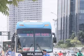 Xe khách 'nhồi nhét' quá 18 người bị xử phạt