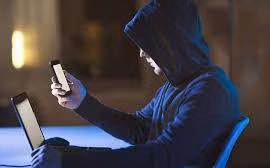 Tự xưng công an, hứa xin được đặc xá tha tù để lừa tiền