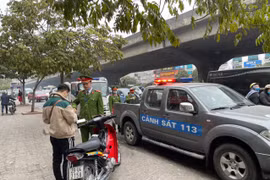 Xử phạt 231 trường hợp xe máy đi ngược chiều trên các tuyến đường chính của quận Thanh Xuân