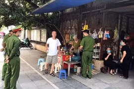 Công an quận Hà Đông xử phạt 19 trường hợp không đeo khẩu trang nơi công cộng