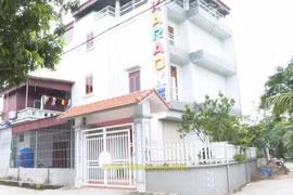 Bất chấp lệnh cấm, 16 thanh niên nam, nữ vẫn tụ tập trong quán karaoke