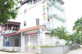 Bất chấp lệnh cấm, 16 thanh niên nam, nữ vẫn tụ tập trong quán karaoke