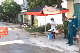 Khởi tố chủ quán cắt tóc lén lút hoạt động làm lây lan dịch Covid-19