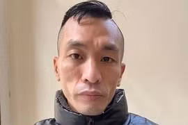 Bắt quả tang đối tượng đứng trước khách sạn chờ giao ma túy