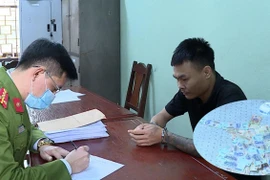 'Biến' quán karaoke thành sới bạc