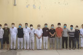 Bắt quả tang 15 công nhân đánh bạc trong ca đêm