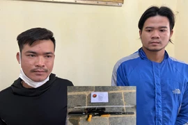 Bị nhắc nhở vì đi xe "đánh võng", hai đối tượng nã đạn hoa cải vào người dân