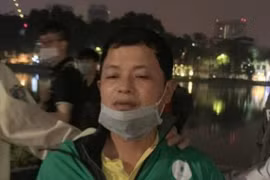 Người đàn ông 4 tiền án, mặc áo đồng phục Grab 'dắt' xe máy ngay hồ Hoàn Kiếm