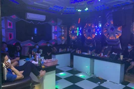 Đột kích quán Gold Club, phát hiện 13 nam nữ bay lắc