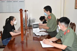 Đăng tin “vịt” về “6 ca dương tính trong đoàn đi tiêm”, người phụ nữ bị phạt 5 triệu đồng 