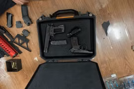 [Ảnh] Cận cảnh quá trình khám nhà đối tượng, thu gần 10 khẩu súng, ma túy các loại