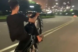 Khoe clip ‘bốc đầu’ xe máy lên tiktok, nam thanh niên bị phạt hơn 4 triệu đồng 