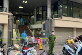 [Ảnh] Phong tỏa tạm thời ngân hàng Vietinbank 25 Lý Thường Kiệt