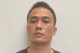 Kiểm tra gã trai ngồi trong "xế hộp", phát hiện gần 1.400 viên ma túy