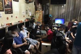 Quán internet mở cửa cho 10 khách chơi game, bất chấp lệnh giãn cách xã hội
