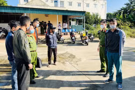 Bán "hàng trắng" trước cổng Trung tâm điều trị ma túy bằng Methadone