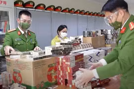 Xem xét khởi tố 2 vụ mua bán hơn 16.000 bao thuốc lá nhập lậu