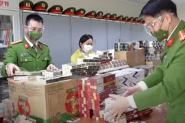Xem xét khởi tố 2 vụ mua bán hơn 16.000 bao thuốc lá nhập lậu