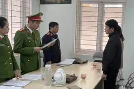 Khởi tố nguyên giám đốc và nhân viên Văn phòng đăng ký quyền sử dụng đất