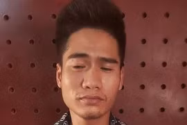 Gã đàn ông trình bày lý do ra đường để đi....mua ma túy