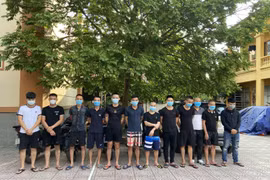 Nhóm thanh niên tụ tập, đánh bạc bị phạt 180 triệu đồng