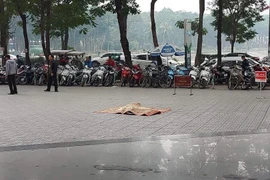 Một nam giới rơi từ tầng cao chung cư HH Linh Đàm xuống đất tử vong