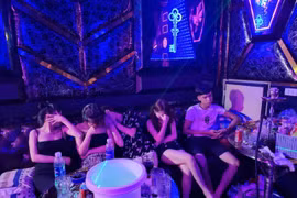 Thông tin tiếp vụ 33 nam nữ tụ tập 'bay lắc' trong quán hát chui