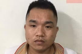 Chở bạn gái lúc rạng sáng, gã xăm trổ lộ gói ma túy