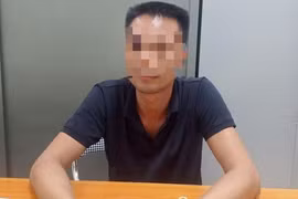 Lái xe đầu kéo không có giấy xét nghiệm Covid vẫn cố tình “thông chốt” 