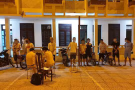 Hà Nội: Xử lý 16 thanh niên điều khiển xe máy náo loạn đường phố