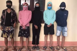 Nhóm thanh niên rủ nhau đi câu cá khi Hà Nội đang thực hiện giãn cách xã hội