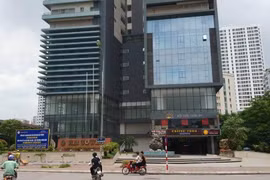 Hà Nội: Bắt quả tang nhóm thanh niên "bay lắc" trong chung cư Hei Tower