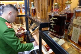 Lộ nhiều vi phạm tại cơ sở kinh doanh rượu ở 125 phố Thái Hà