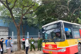 Khám phá chiếc xe buýt 'đặc chủng' cấp căn cước công dân gắn chip ở Hà Nội