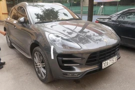 Cơ quan điều tra truy tìm người điều khiển xe Porsche ‘trùng’ biển số tại khu đô thị Times City
