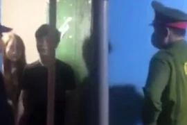 Nam thanh niên tự đâm vào bụng quyên sinh trước mặt người yêu