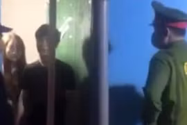 Nam thanh niên tự đâm vào bụng quyên sinh trước mặt người yêu