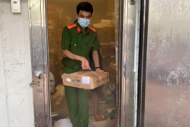 [Video] Gần 3.000 kg thực phẩm đông lạnh không rõ nguồn gốc bị phát hiện như thế nào?