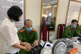Quận Đống Đa: Đảm bảo nguyên tắc phòng dịch tại các điểm cấp căn cước công dân gắn chip