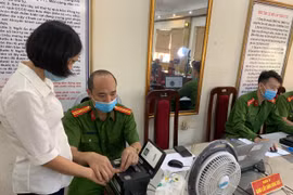Quận Đống Đa: Đảm bảo nguyên tắc phòng dịch tại các điểm cấp căn cước công dân gắn chip