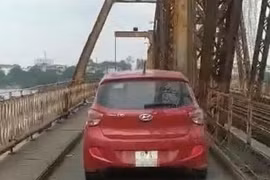 Xử phạt xe ôtô đi vào cầu Long Biên