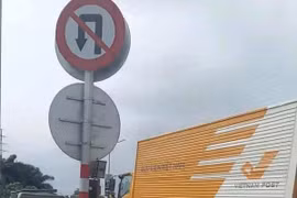 Xử phạt xe bưu chính quay đầu trên cầu Thăng Long 