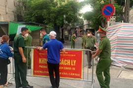 [Ảnh] Giây phút tháo barie phong tỏa tại Văn Chương - Văn Miếu sau 21 ngày phong tỏa