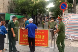 [Ảnh] Giây phút tháo barie phong tỏa tại Văn Chương - Văn Miếu sau 21 ngày phong tỏa