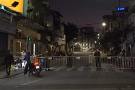 Hà Nội: Thần tốc thiết lập 17 chốt phong tỏa toàn bộ đường dẫn ra vào 2 phường Văn Chương, Văn Miếu 