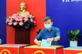 Đại tướng Tô Lâm bỏ phiếu bầu cử tại quận Ba Đình